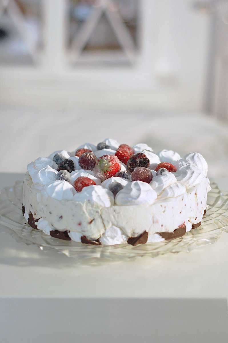 cioccolata_c's tweet photo. Una torta elegante e fresca, morbida ma anche croccante... 😋😉 !! La #ricetta è qui ➡️ https://t.co/WeXPE9WxNZ https://t.co/LPi9Noe39f