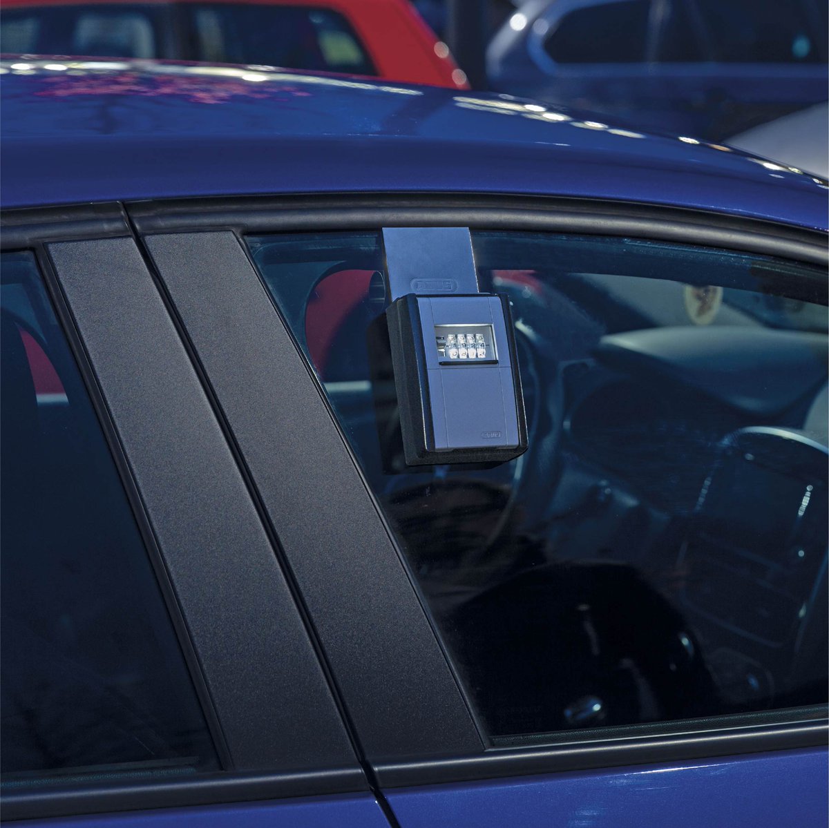 abus_es's tweet photo. #KeyGarage™ es la mejor opción cuando diferentes personas han de tener acceso controlado a llaves u otros elementos, por ejemplo en pisos vacacionales, empresas, comunidades etc. Además, la versión #KeyGarageLED™ ayuda a la legibilidad del código en situaciones con poca luz. https://t.co/XCVQTl92XG