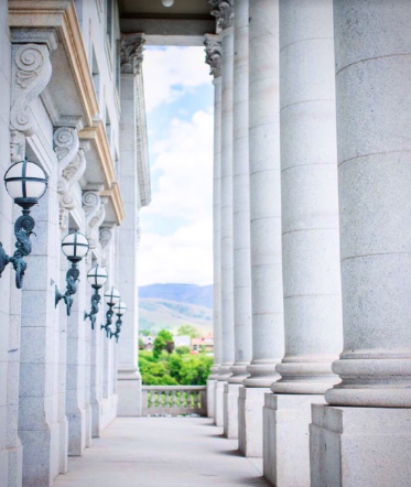 UTStateCapitol's tweet photo. From the outside you’ll see beautiful granite columns lining the Capitol building. While you are here, make sure to come inside to view the grand marble columns of the Rotunda. #utah #utahstatecapitol #utcapitol #slc #tours #docent #volunteer #slcvolunteer #tidbittuesday https://t.co/3TVaVRsAwW