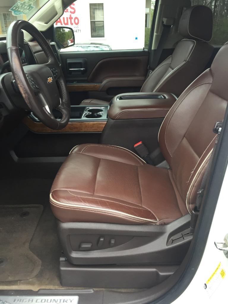JSAutoLLC's tweet photo. Our 2015 CHEVROLET SILVERADO 1500 HIGH COUNTRY will get you to your destination in style! Accident free, one-owner vehicle, 4 wheel drive, and so much more! Check it out today at
https://t.co/XVEaN8FXvC
-
-
-
#GreystoneAL #BoazAL #HooverAL #LincolnAL #AshvilleAL https://t.co/GpiPB27pEq