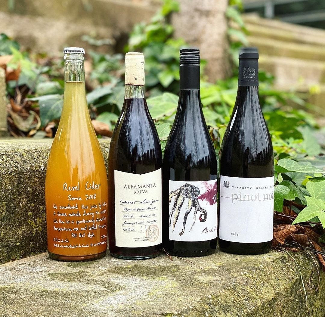 7 proyectos de vinos y sidras provenientes de agricultura y elaboración natural. Artesanos independientes que estan en nuestra feria cada año. Les damos una calurosa bienvenida a nuestra ciudad y a #VELLATERRA2020
De la República Checa, Austria, Suecia, Argentina, EEUU y Canada.