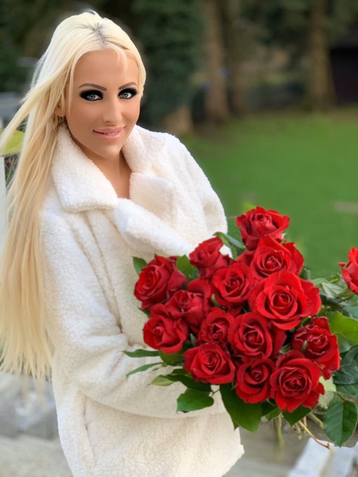Tini&rsquo;s Spruch des Tages: &bull; Rosen sind rot. Ich meistens blau. Voll t&auml;towiert und ne geile Sau. 👊😂😜 Welches