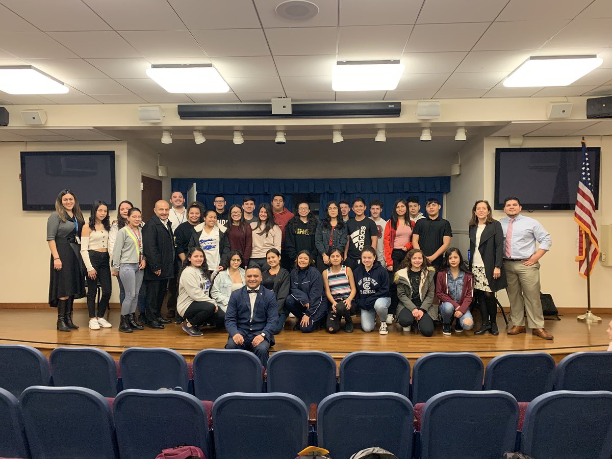 latinosinacti0n's tweet photo. What a powerful group and future Latinos in Action at Hicksville HS @HicksvillePS ! They are ready and anxious to lead,serve,and be college /Career bound ! Big shout out to Lisa Estrada for helping Launch LIA @ESLTechies ! New York FamiLIA is growing ! @NYSALAS #MakeItHappen https://t.co/jy58np9aoo