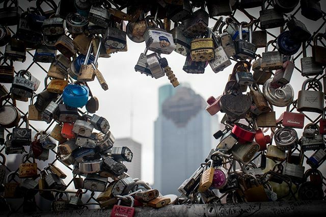 Jdynes_Films's tweet photo. Push will get a person almost anywhere except through a door marked “pull.” @canonusa #teamcanon #houstonlockbridge #houstonphotography #downtownhouston #downtownhoustonphotography #lockbridge #houston #sandisk #texas https://t.co/ZnBIsJLj4G https://t.co/JCmeryYfhd