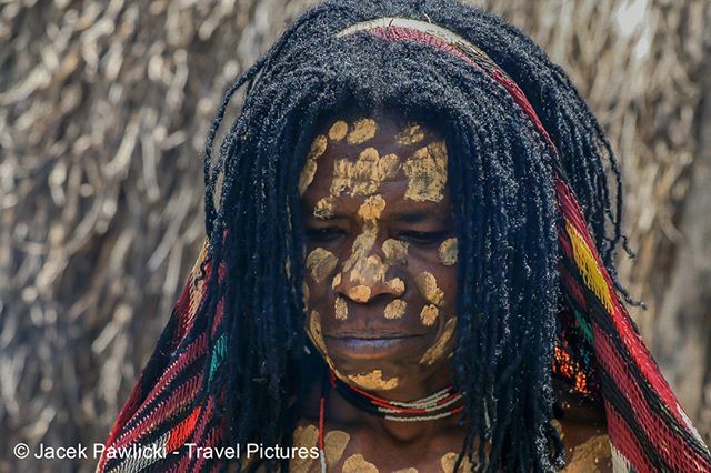 TuPawlicki's tweet photo. #westpapua #indonesia #dani #danitribe #danishwoman #photography #portrait #portraitphotography #travel #travelphotography #world #worldcaptures #worldpics #bodypainting #bodypaint Indonesia. Women from Dani Tribe, January 2009 https://t.co/B1ZC749VtS
