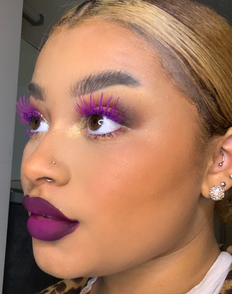 RAGGEDYROYAL's tweet image. never going back to black lashes!