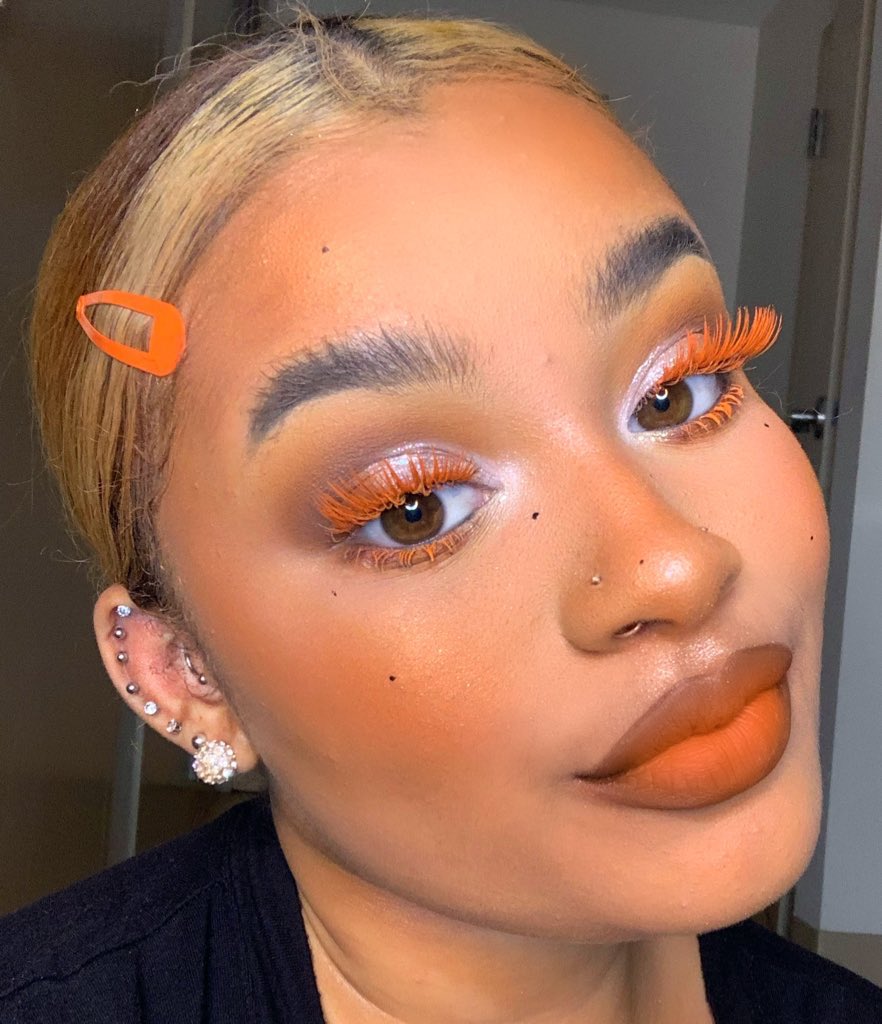 RAGGEDYROYAL's tweet image. never going back to black lashes!