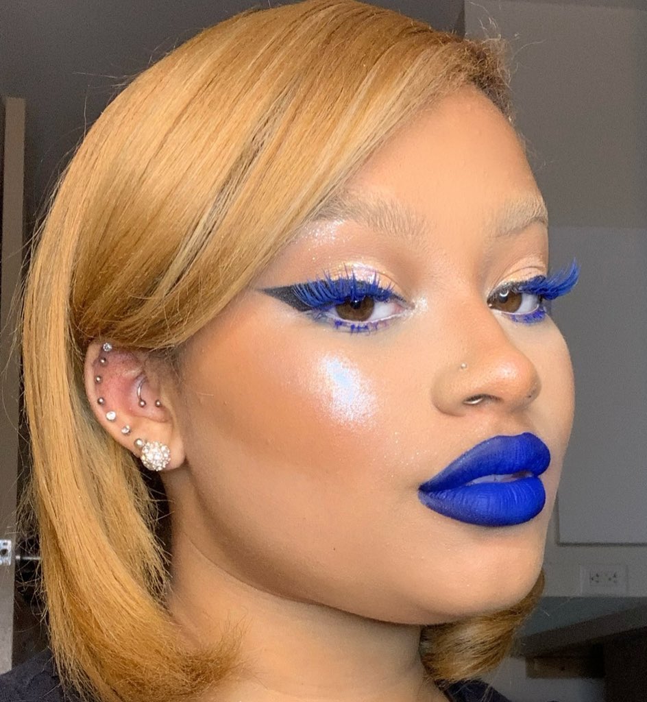 RAGGEDYROYAL's tweet image. never going back to black lashes!