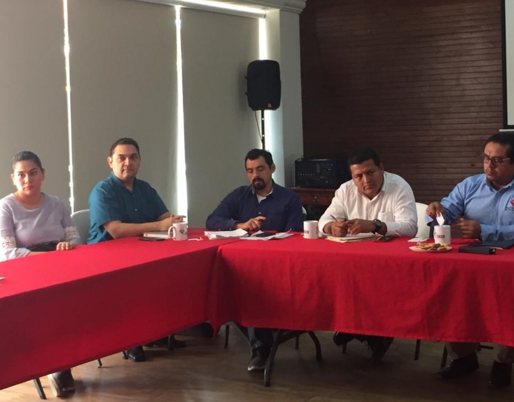 BedranRuiz's tweet photo. @SoyCACHAC Reunión de la Comisión de Directores Responsables y Corresponsables de obra convocada por Secretaría de Desarrollo Urbano @TuxtlaCapital y encabezada por la Arq. Claudia Baca @CLAUDIABACA tratando lo referente a la modalidad de ingreso de nuevos DRO @rquitectasFCARM https://t.co/glpfDV8nYv