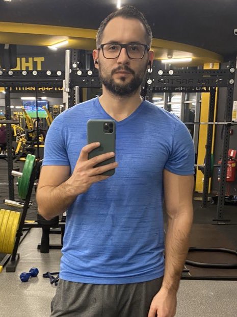 MalcaideCR's tweet photo. La foto del gym que subo en Instagram / la que mando a mi novia https://t.co/ckugbl9xpD