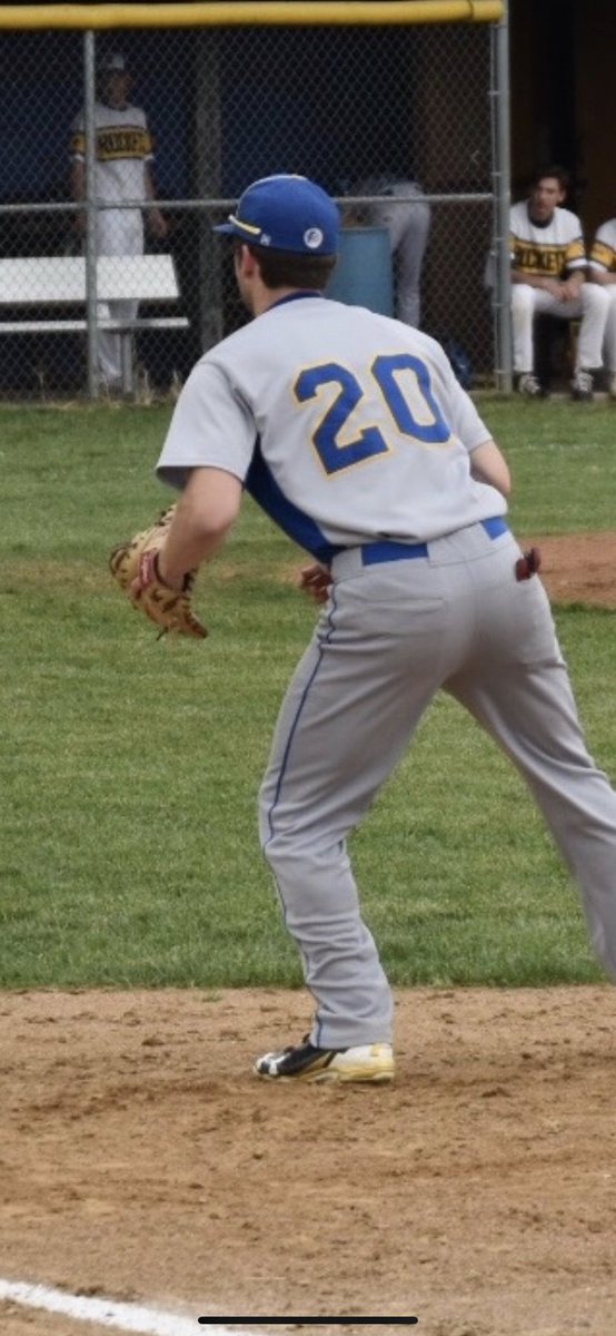 MMontBaseball's tweet photo. Our Countdown continues! We are now #20 days away from tryouts! Today, Patrick Renner ‘14 and Shaun Buxsel ‘19 show us #20days! @mmontad @Marwarrior77 https://t.co/bRzEkhOI19