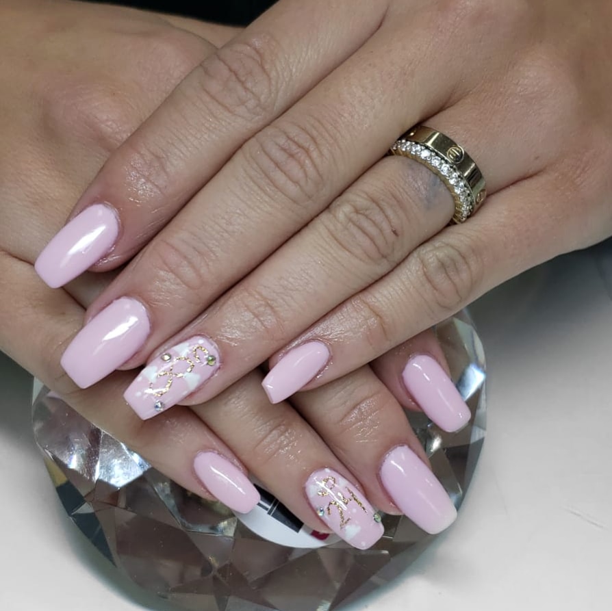 PamMakeMePretty's tweet photo. Kobe dedicated nails🙏 
Color @opi Mod about you
Gold &amp; White by @Medusacosmetics 
#miaminails #miamisalon #miaminailtech #miramarsalon #miramarnails #doralnails #doralsalon #hialeahsalon #miamigardensalon #behindthechair #newyorknails #miramarnailtech
#kobe24 #kobebryant #legacy https://t.co/Dn1YQcW5Vi