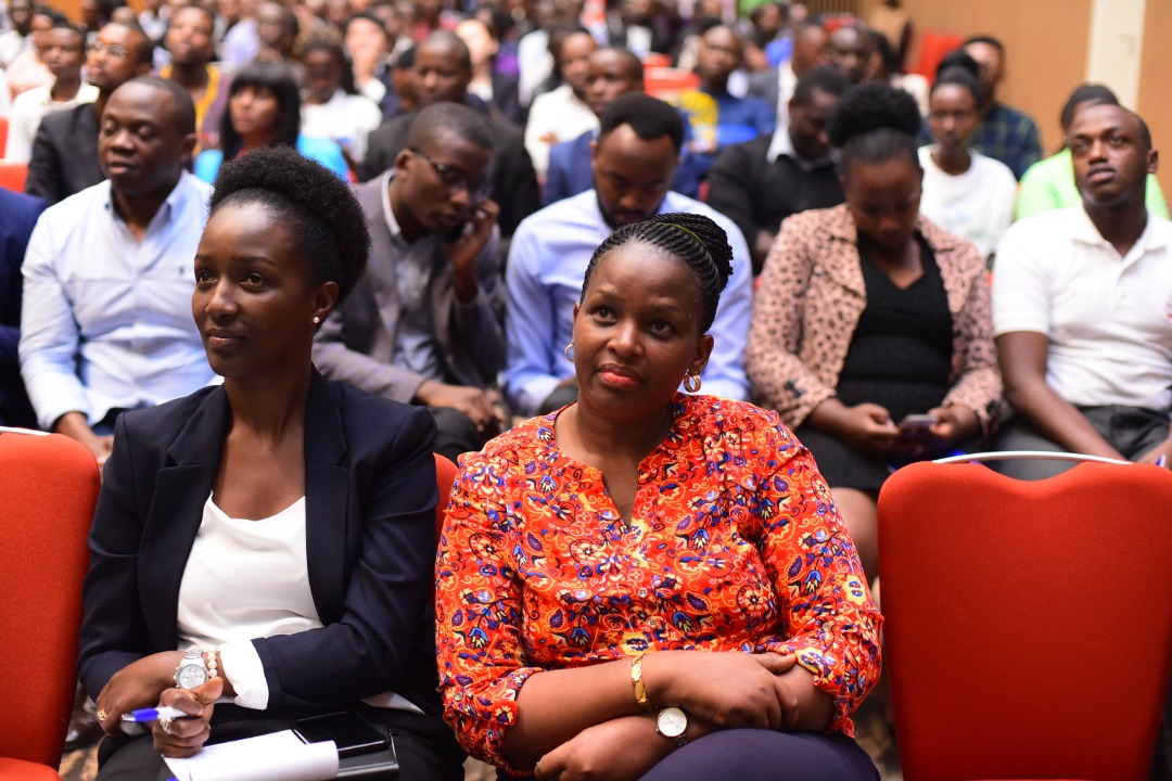 250ventures's tweet photo. @iziparks has told us more about their solution that provides drivers with information about the nearest parking slots. Followed by @farmpalrw telling us that we can start with hundred dollars to invest in their business
#DemoDay
#250networking
#RwoT https://t.co/uXOn5RkQNE