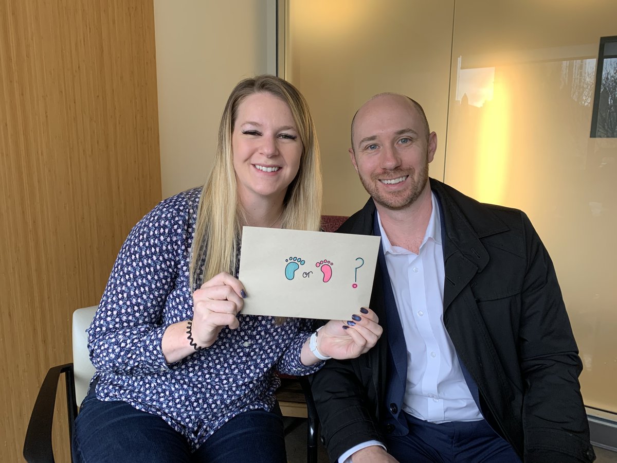 Couple holding an envelope with a blue foot and a pink foot followed by a question mark.