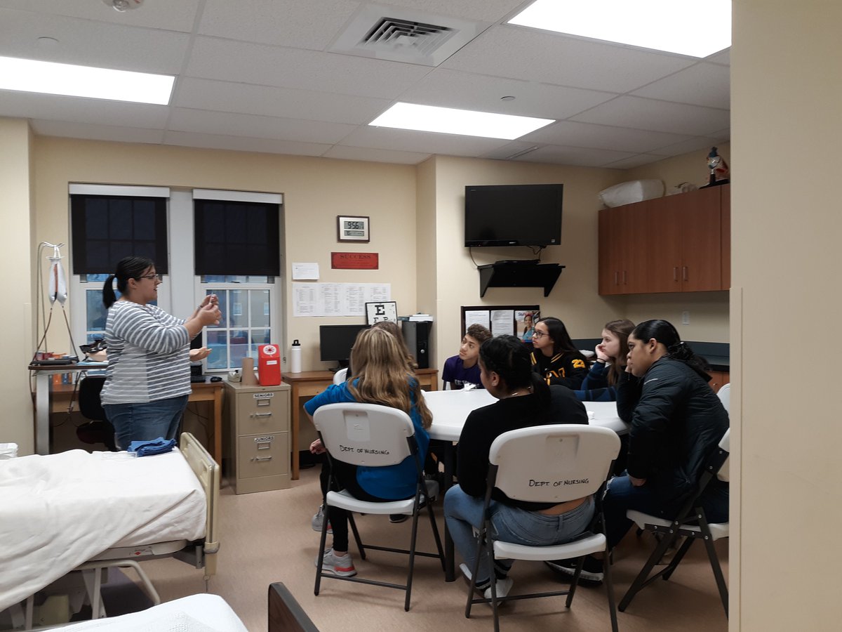 mickrichard89's tweet photo. NHS Health Science students visited Bethel today to learn about newborn assessment and to practice IV insertion.  @Railer_Health Railer_ https://t.co/V4tnqNDZQ1
