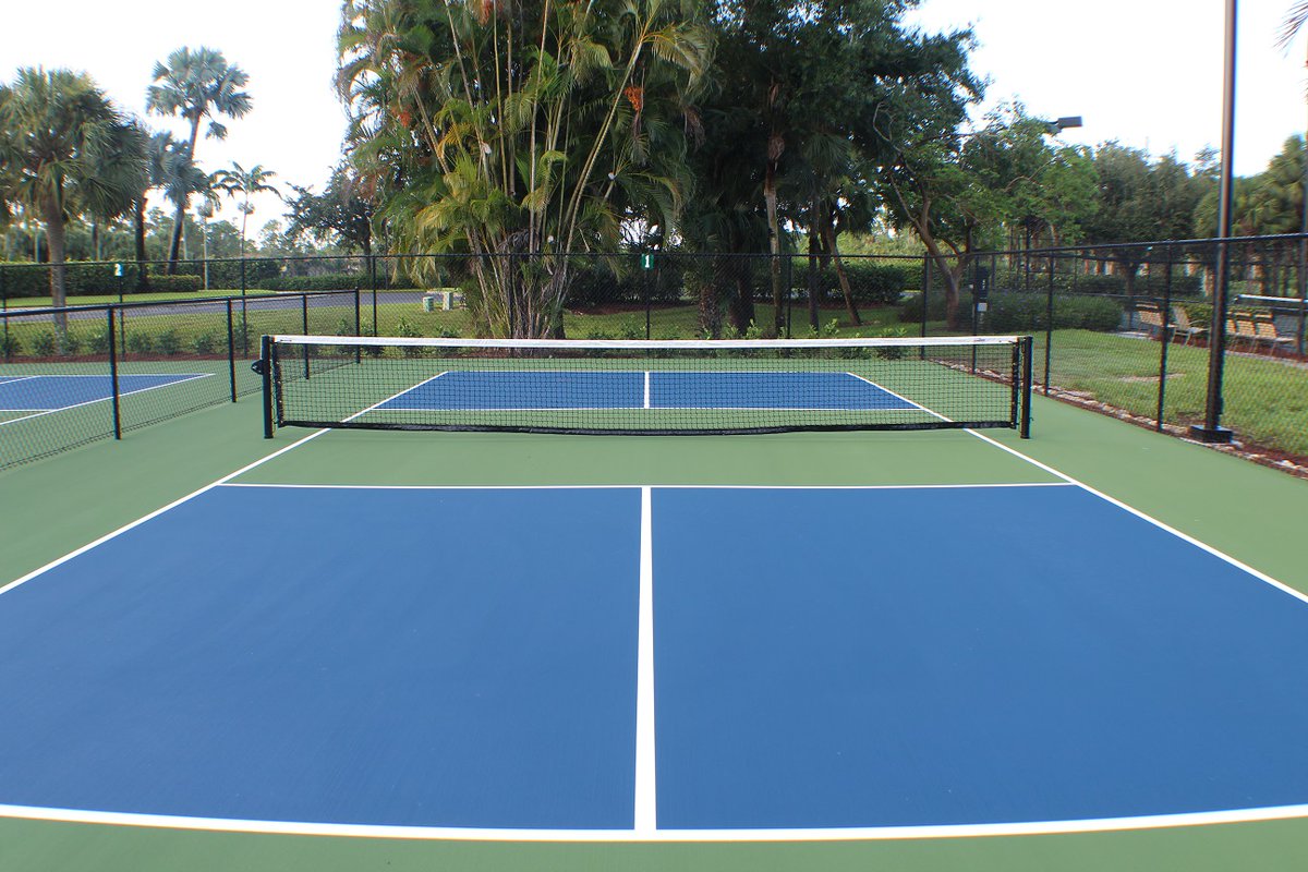 LaykoldCourts's tweet photo. Forest Glen Country Club members play on the most advanced pickleball courts! Laykold Masters Gel = new technology, easy on the body, prevents soft tissue injuries, surface with maximum playability.  #laykold #geltechnology #trusted #chosen #pickleball #advancingcourtsports https://t.co/Ip5dGJ6hRv