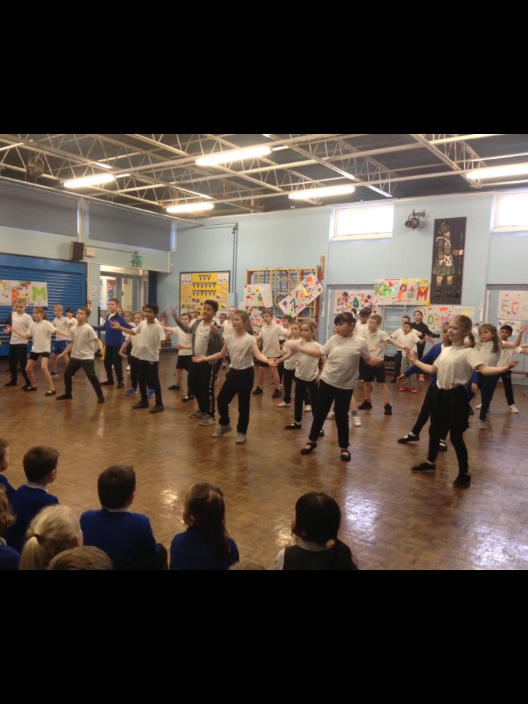 latimerprimary's tweet image. #Year4 finished off the day by learning a second street dance and performing both to a few other classes! 👏 A creative and very energetic day! #ClassCM #ClassER #LatimerArt #Artsweek2020
