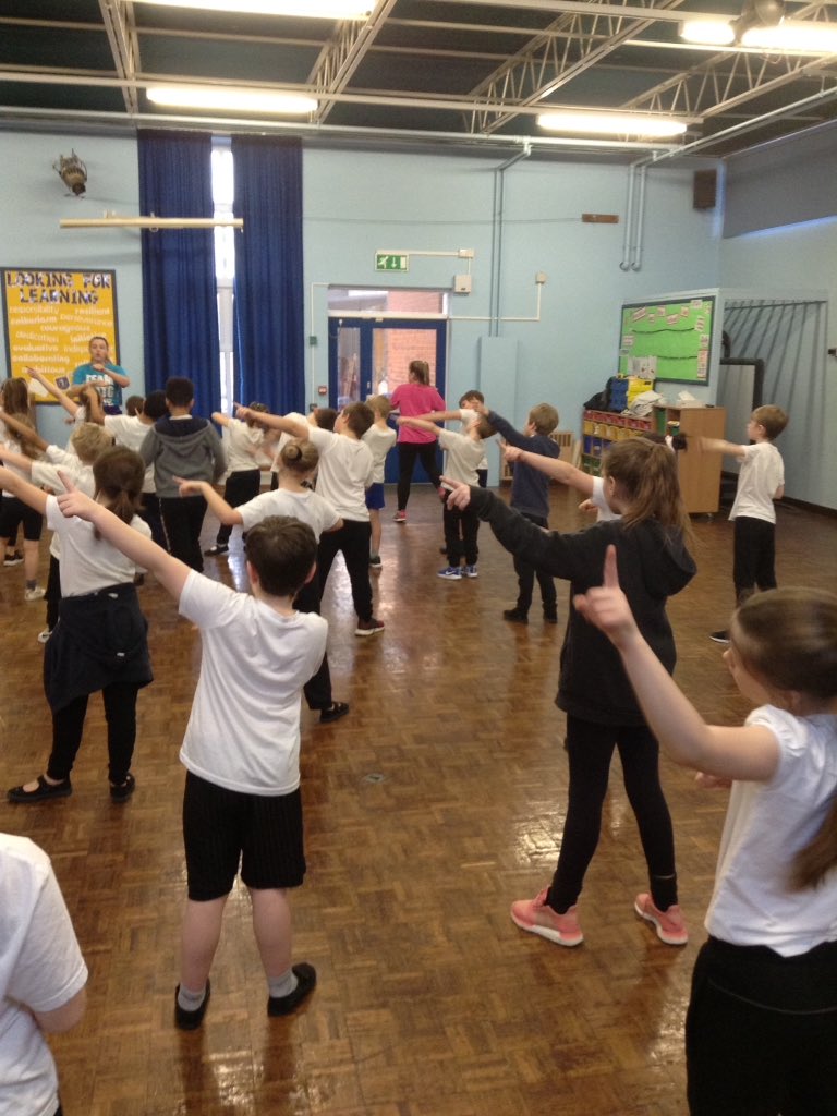 latimerprimary's tweet image. #Year4 finished off the day by learning a second street dance and performing both to a few other classes! 👏 A creative and very energetic day! #ClassCM #ClassER #LatimerArt #Artsweek2020