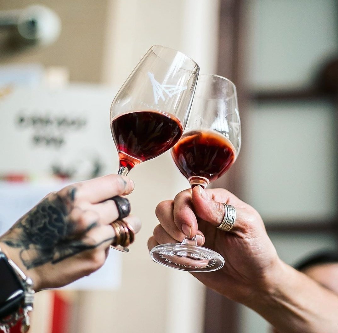 We conclude our extraordinary host list of our natural wineries of the national and international scene, with these magnificent artisan winemakers.
In #VELLATERRA2020
Portugal, Slovakia, Georgia and Germany. 
🔗Click on our bio to see all the ARTISANS.