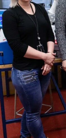 MustonenMasa's tweet photo. Does anyone know where to get jeans she is wearing? Brand, model, shop, anything about those jeans? https://t.co/lbEKlWWb1I