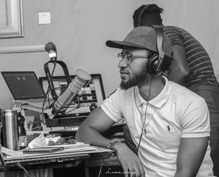 PmDePresenter's tweet image. 🌍🇯🇲🇬🇭⭐️🗣🎤🙌The #UrbanRadioBeast is airborne w/ @DjEdita 
Join our 🚌  now....
#TerrificTalentTuesday's Edition of #TheDrYve
on @Y979FM tune in  (3pm to 7pm) 
#fireSquad
#MadeByGod
#UpnessStill
#Blaklaaa!!! 🔊