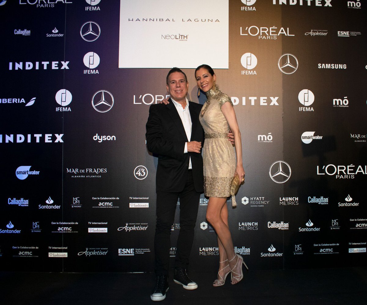 YolandaFont's tweet photo. Mi querido @Hannibal_Laguna gracias x hacerme partícipe de tu mundo y vestirme xa 1ocasión tan especial como es tu desfile que derrochó elegancia y glamour.  thank u 4make me part of ur world and dress me for urfashion show full of glamour.Stilismo by @fvaldiviare #mbfwm #moda https://t.co/h6qPEXK5Am