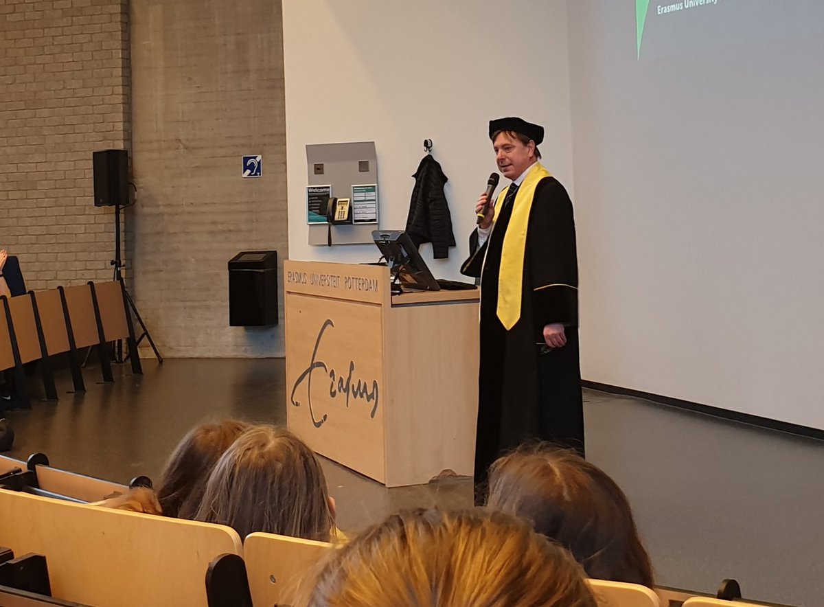 Vandaag met 2 nieuwsgierige NOVA-groepen op bezoek bij de Erasmus Universiteit. Start van de EUR-projecten Rechten en Economie. #OnderzoekendLeren