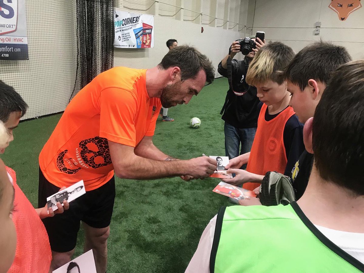 ENYSoccer's tweet photo. Premier League Champion 🏆 and current Leicester City defender ⚽️ Christian Fuchs stopped by the North ODP training session yesterday night! @FuchsOfficial @LCFC @hudsonsportscom #ODPStrong #hudsonsportscomplex #specialguest https://t.co/MZkd5vhjJ7