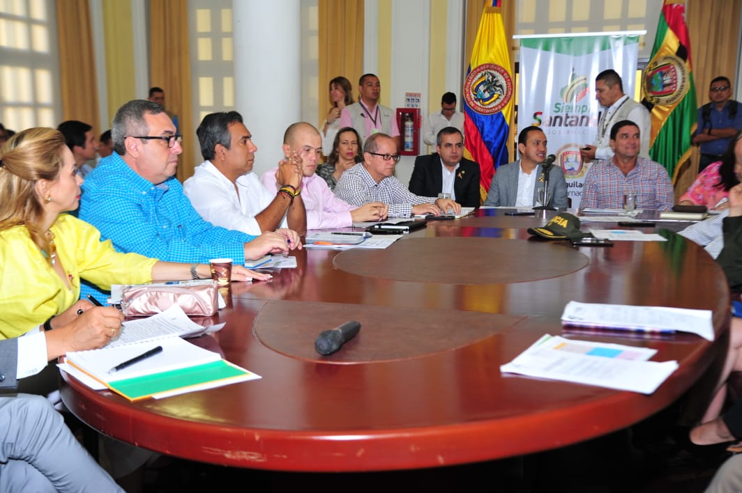 alcaldiabarranc's tweet photo. #UnidosPorElDistrito | Somos actores activos del Comité Departamental de Coordinación del Sistema de Responsabilidad Penal para Adolescentes, coordinado por la @GobdeSantander.
Desde allí brindaremos garantías a nuestros jóvenes para que tengan más y mejores oportunidades. https://t.co/rVP3UVPErk
