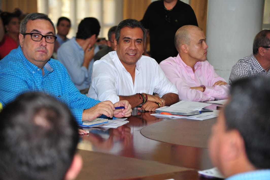 alcaldiabarranc's tweet photo. #UnidosPorElDistrito | Somos actores activos del Comité Departamental de Coordinación del Sistema de Responsabilidad Penal para Adolescentes, coordinado por la @GobdeSantander.
Desde allí brindaremos garantías a nuestros jóvenes para que tengan más y mejores oportunidades. https://t.co/rVP3UVPErk