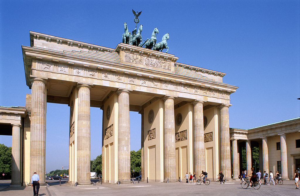 Trinitario_'s tweet photo. La Puerta de Brandeburgo en Berlín, no es un arco del triunfo sino que era el antiguo acceso a la ciudad. https://t.co/BClvpIq7cB