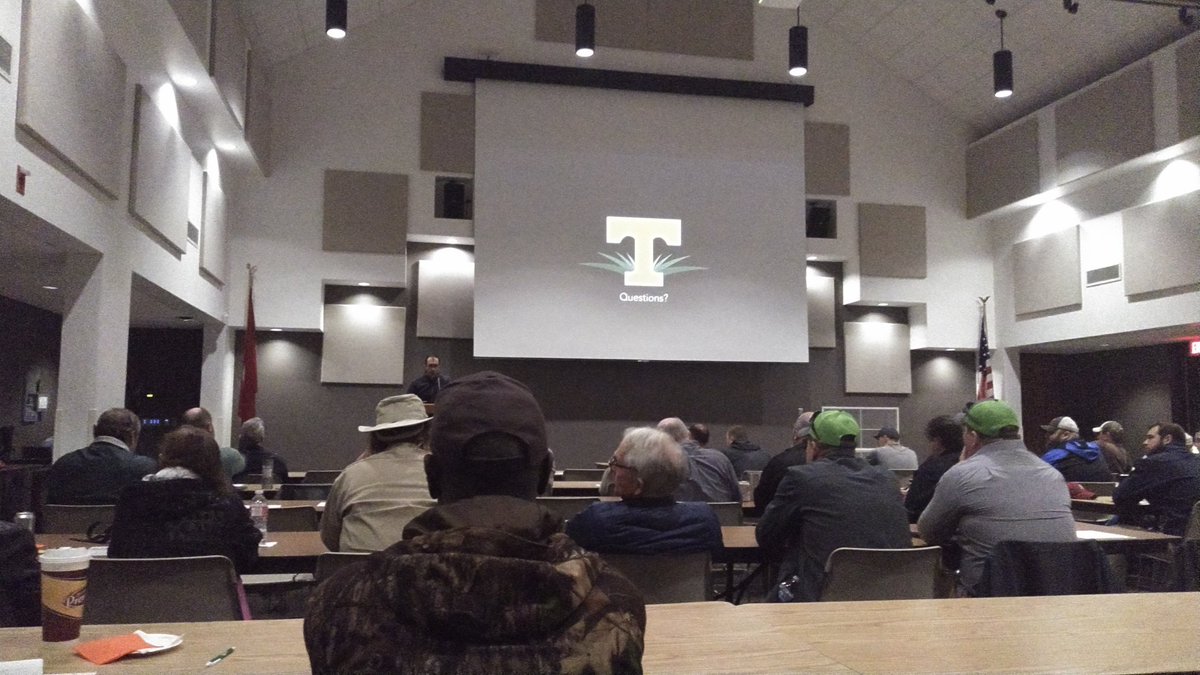 StephenCCrocket's tweet photo. #DiePoaDie @UTTurfWeeds @mccurdysodfarms https://t.co/0eN0AVzq8z