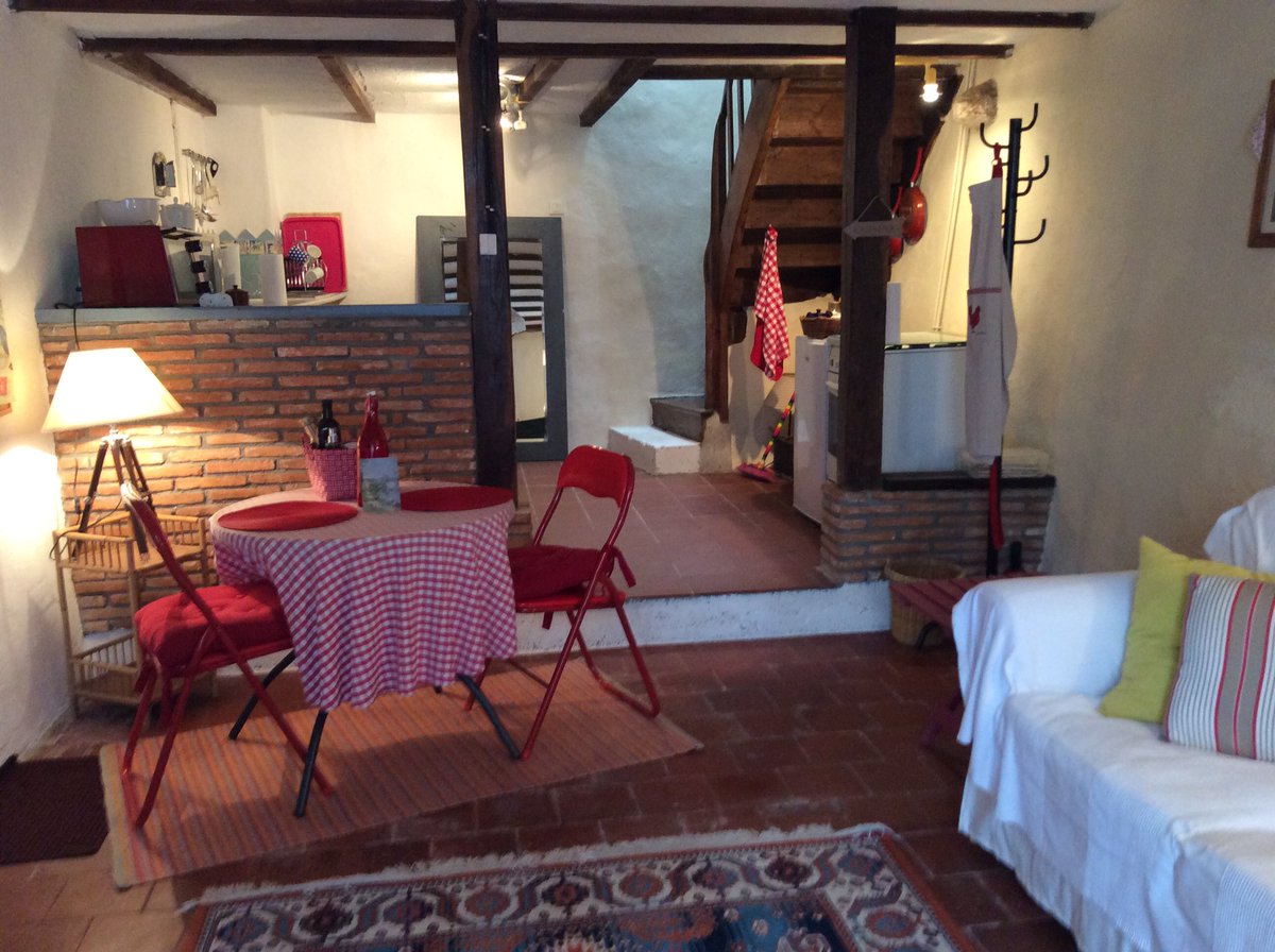 auriculas's tweet photo. Petit Gite Lesterps 16420 ,see Airbnb or message me   ...romantic charentaise rustic cottage 5 mins walk from Lesterps Village,Abbey,Restaurant etc and stunning walks on your doorstep..step back in time and relax https://t.co/hxxQuSG7fk