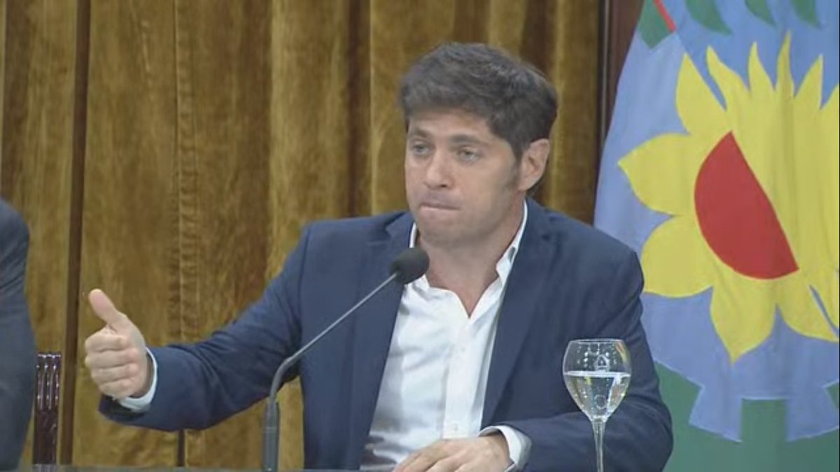 #Política 
La Provincia en #Default. El gobernador <a href="/Kicillofok/">Axel Kicillof</a> informó que más del 50% de los bonistas aceptaron la propuesta y volvió a apuntar contra un fondo. "La deuda es impagable", dijo. Habló de no reestruturación, pero sí que logró "estirar los plazos".