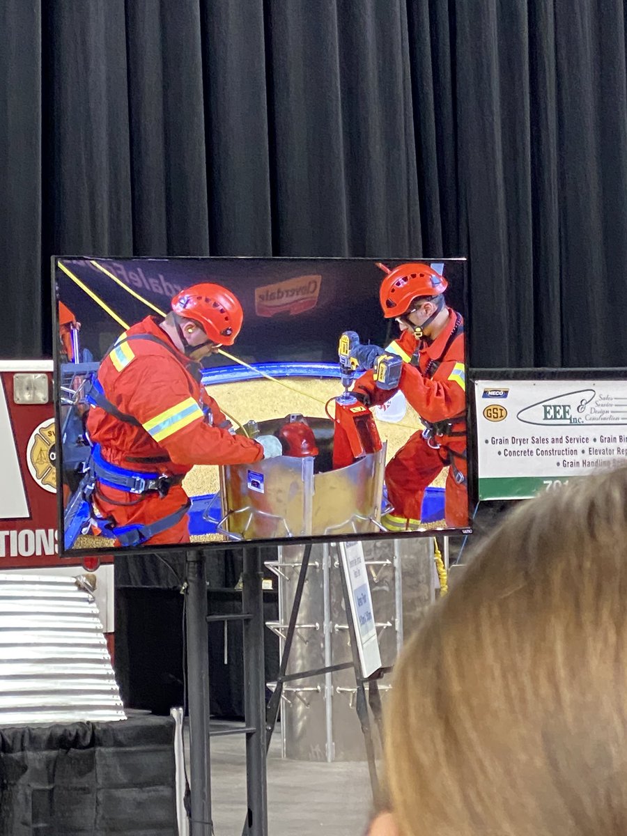 SarahHallGanje1's tweet photo. Attended the grain bin extraction demo at #NDCornSoyExpo20.  Very sobering. Please note the guys doing the demo are volunteer firefighters. @ndcorn @NDSoybean @NDSoyGrowers https://t.co/f3pdwXf9wH