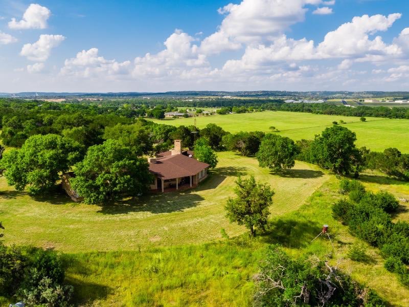 TexasLandMen's tweet photo. 𝟯𝟲𝟲 𝗮𝗰 𝗞𝗲𝗿𝗿𝘃𝗶𝗹𝗹𝗲 𝗥𝗶𝘃𝗲𝗿 𝗥𝗮𝗻𝗰𝗵--This property has it all, gently rolling land with spectacular views located close to town. 𝗩𝗶𝘀𝗶𝘁 https://t.co/Z93GwEJIng for more info  #texaslandmen #texasranch #texasland #ranchrealestate #realestate #texasranches https://t.co/UMF4DlJfKC
