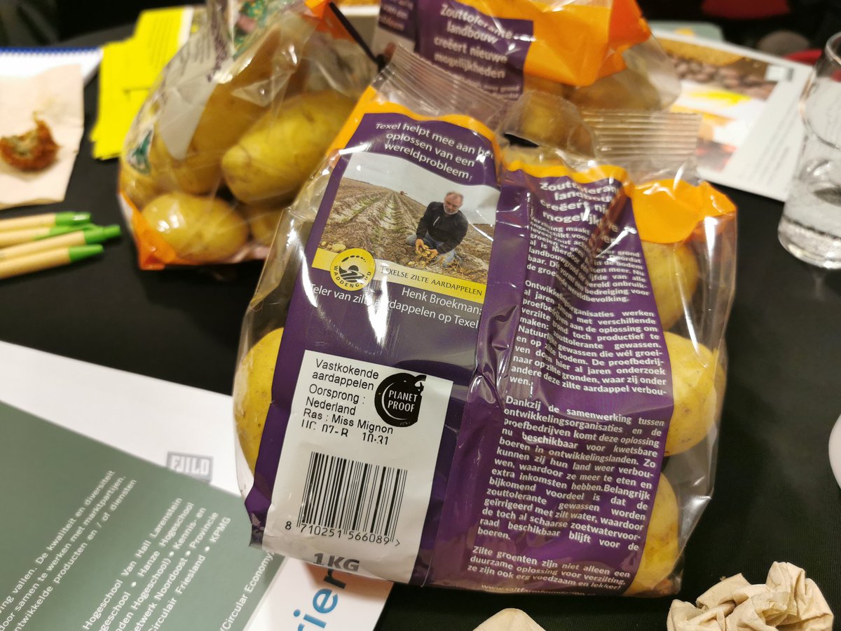 colorcircle_eu's tweet photo. [#live #IRLECOLOR] #🙏 to @Fjildlab #localstakeholders @verspillingsma1 @saltfarmfoundat @SPNA @wetsus for doing your presentations in EN for European partners. 
#potatoeoutofsaltysoil #potatoewine #breadwastefries #FoodProducts you make are #lekker &amp; fighting #foodwaste #🙌 https://t.co/T70OedYKQd