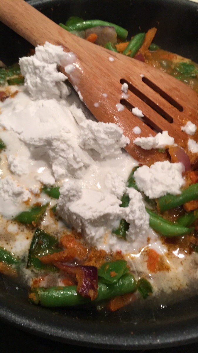 Syniawsky_'s tweet image. S.O.S. PIET

Ik kook amper tot nooit met kokosmelk... maar is dat normaal dat dat als een puree-achtige substantie uit het pakje komt? #dtv #kookles @HelloFreshBE