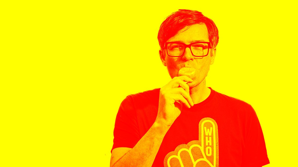 Portrait of Ralph Caspers with a popsicle; bicoloured: red on yellow