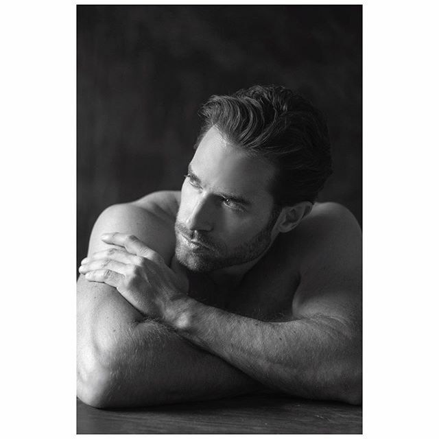 rullinaticas's tweet photo. @sebastianrulli .
.
.
Fotografía: #miguelymoreno 
Grooming: #davosthebane para #givenchybeauty 
Styling: #elierdz 
PR: #pp_ayala para #pureandb 
Locación: #atoyac69 
Moda: #hm .
.
#HibridoExclusive
#SoyHibrido #HibridoMx #HibridoMan #HombreHibrido #MenFa… https://t.co/b6gBeFz4EQ https://t.co/KMV1KX3eq4