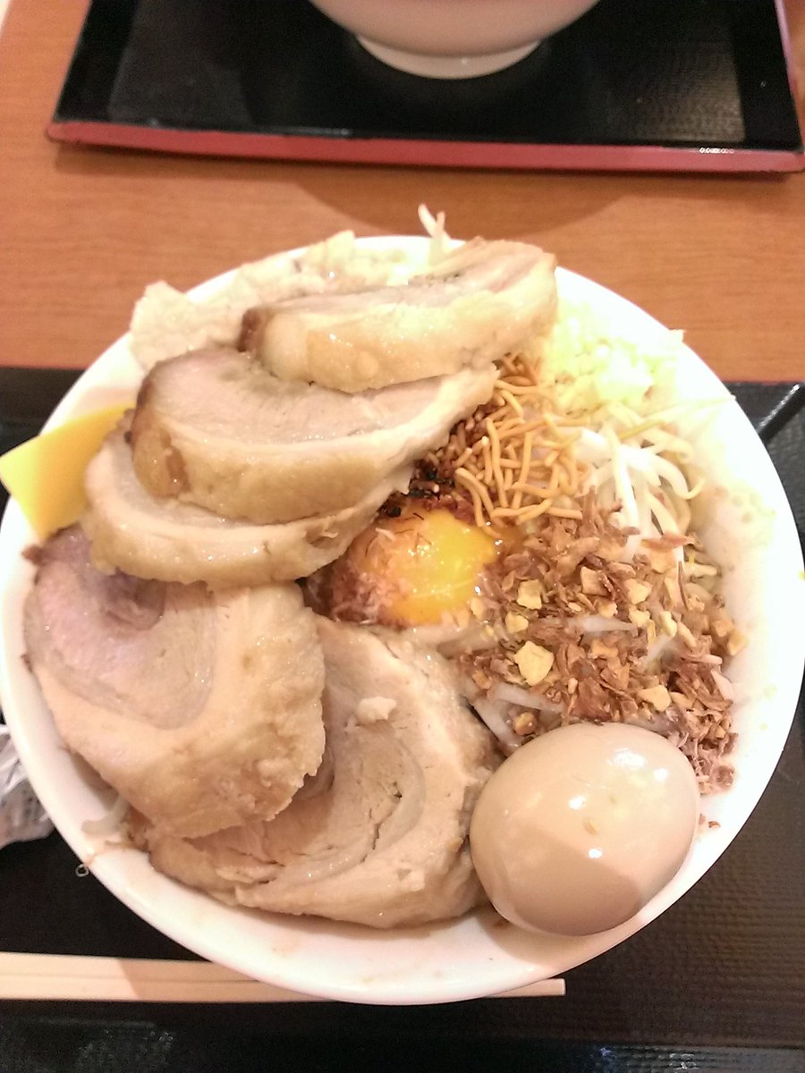 黒空 蒼 ラーメン食べたい W 1枚目 塩ラーメン 浅草弁慶 2枚目 味噌ラーメン 浅草弁慶 3枚目 まぜそば 越谷レイクタウン ジャンクガレッジ 4枚目 味噌ラーメン 田所商店 今の時間もやってるのは弁慶 行きたいけどいけない