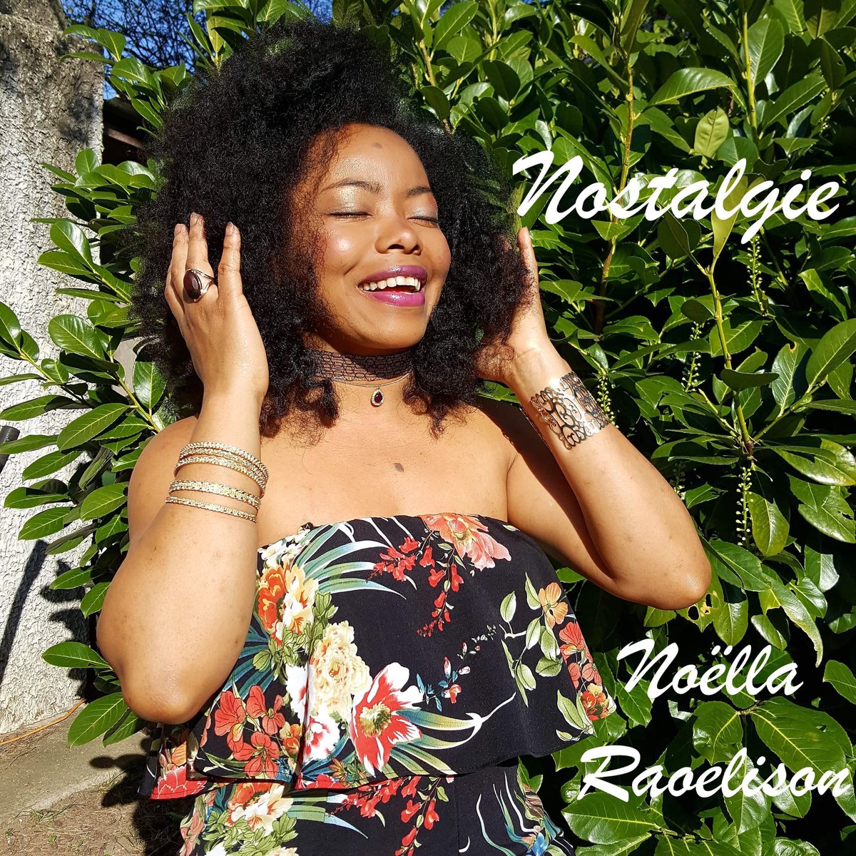 NoellaR26's tweet photo. Salut tout le monde, 
Ravie de vous présenter la pochette de mon nouveau single. https://t.co/CshtcZ9esb