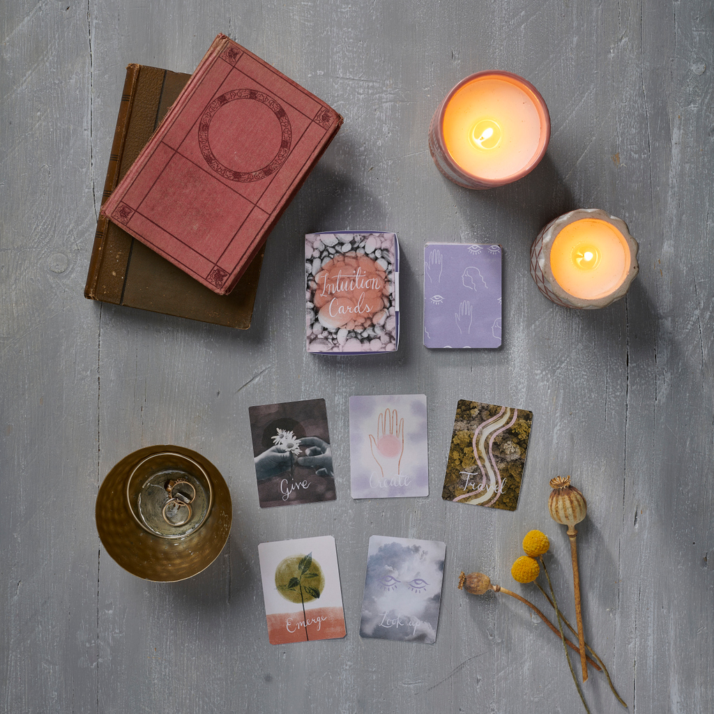 ProjectCalmMag's tweet image. Get in touch with your intuition using these beautiful cards designed by Matilda Smith, which come with Project Calm issue 17. See what else is inside the issue: soo.nr/nxt7