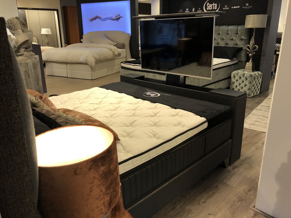 slaaptijd's tweet photo. Nieuw Serta bed in de showroom geplaatst vandaag. Wat een geweldig gaaf bed is dit. #Boxspring #Serta https://t.co/zBf2gWnKTc