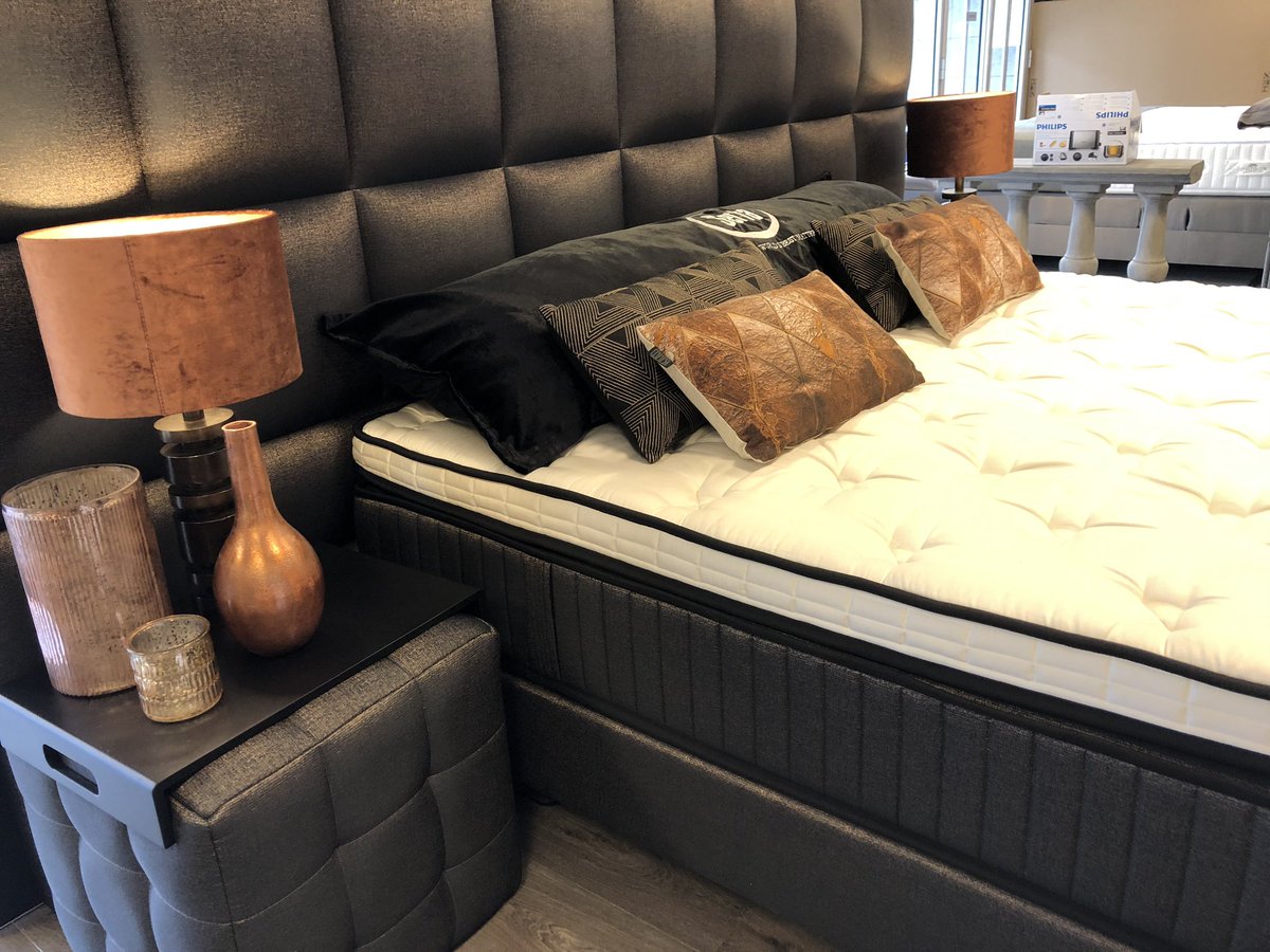 slaaptijd's tweet photo. Nieuw Serta bed in de showroom geplaatst vandaag. Wat een geweldig gaaf bed is dit. #Boxspring #Serta https://t.co/zBf2gWnKTc