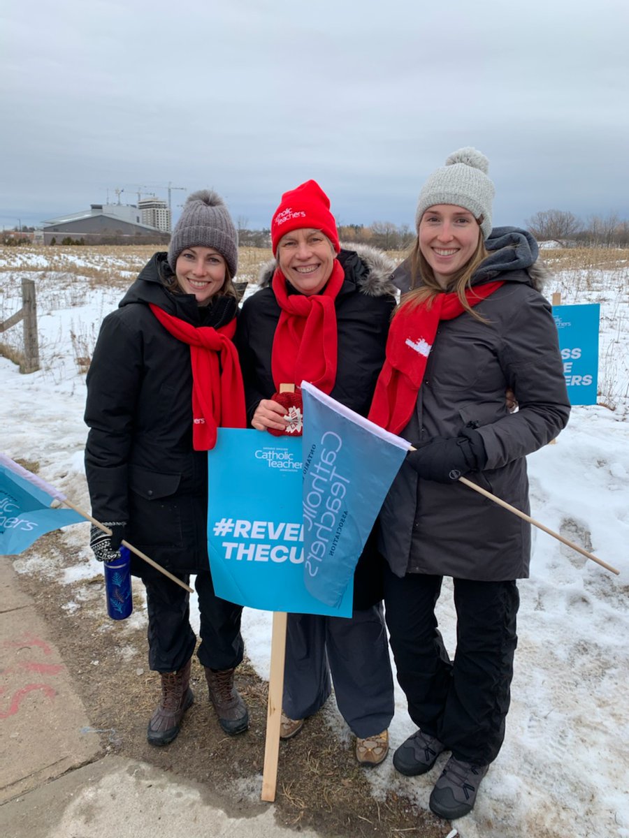 Rocking the Wellington OECTA picket <a href="/lionsnewstoday/">St. James CHS</a> and <a href="/TheBlueBlast/">Bishop Macdonell Catholic High School</a> 

#SOLIDARITY #OECTA #CatholicTeachers #cutshurtkids #onpoli #onted