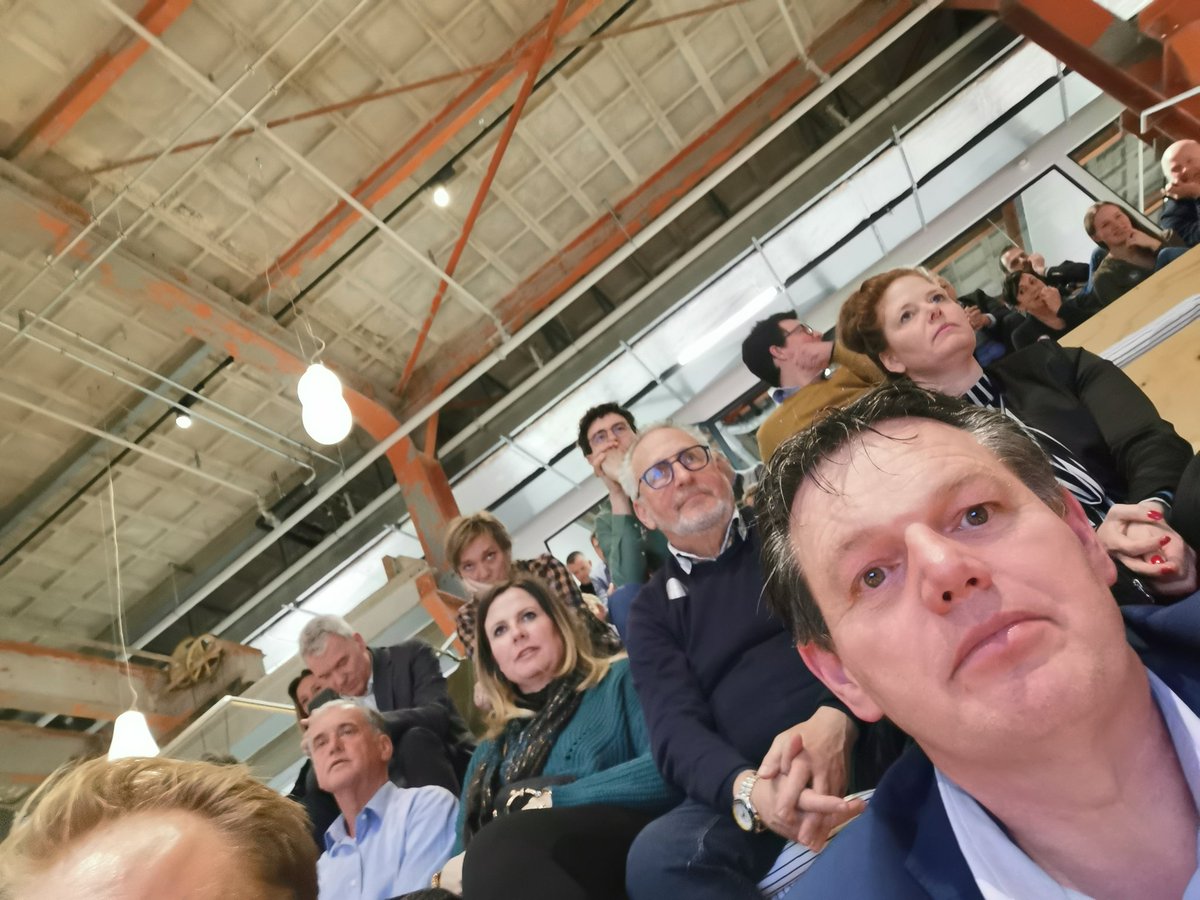 Ergon_Thijs's tweet photo. Powersessie bij #VanBerlo over innovaties, innoveren en nog meer nieuwe ideeën.. Door @24Uinbedrijf mooie lokatie ook! https://t.co/iRyCszt7os