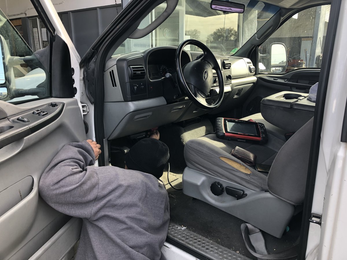 ss_repair's tweet photo. 2007 Ford F-350 super duty 6.0L power stroke turbo diesel in this morning for smog check and inspection. #ss_repair #taylorfreezers #ford #f350 #superduty #sixoh #powerstroke #turbo #diesel #socal #montebello https://t.co/fFEgPpJ1hE