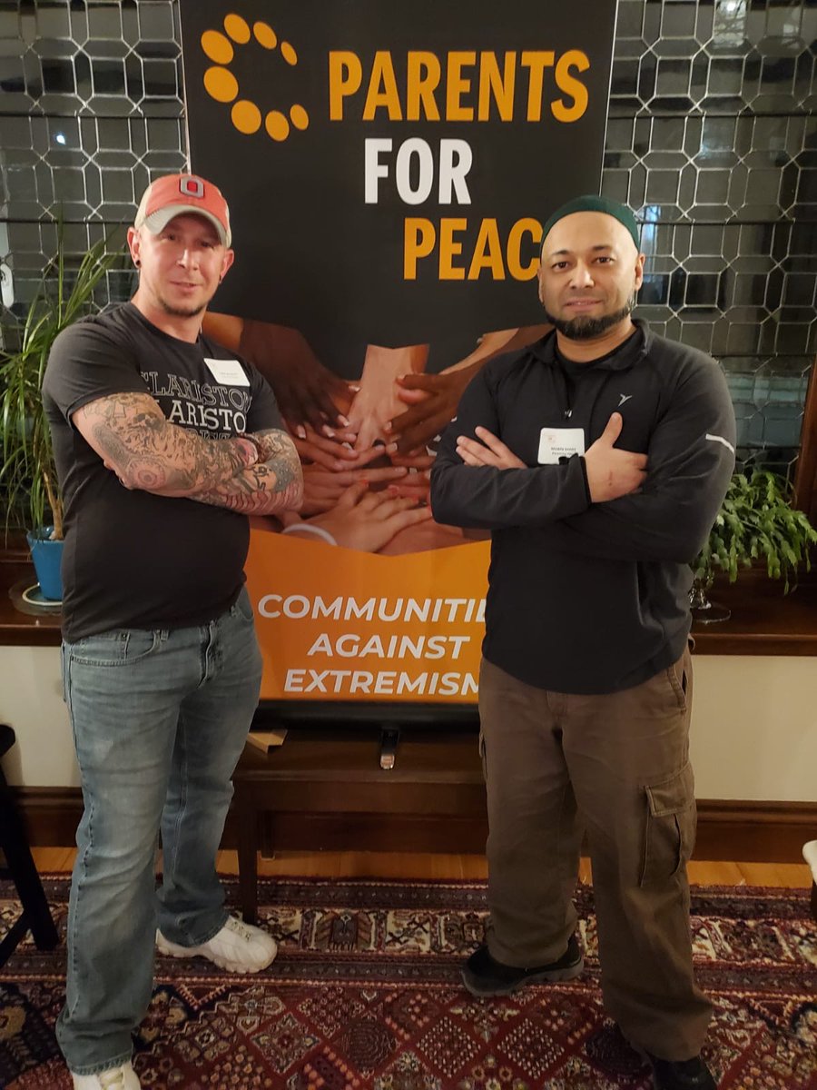 parentsforpeace's tweet photo. Last night Parents For Peace hosted a successful fundraiser in Brookline, MA, featuring @MrMubinShaikh and @Chrisbu94982722. #CommunitiesAgainstExtremism #FamiliesFirst #Radicalization #CrossCulturalCommunication #PushtoPeace https://t.co/zaQwFFJiuw