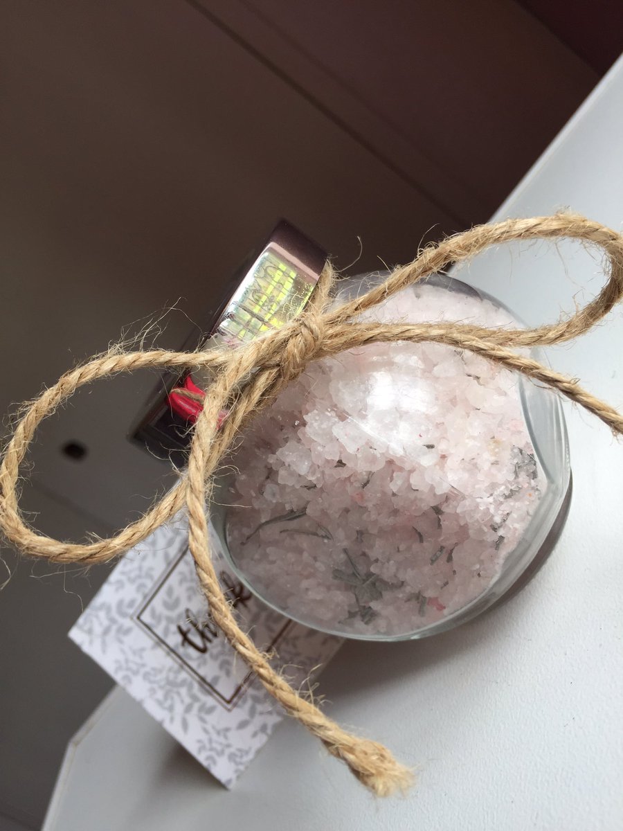 Hello Tweeple, 
Give yourself or loved one an amazing home Spa experience with these Lavender Bath Soak Salts/Foot Salts. 

💫Comes with A selfcare Manual.
💫Instruction Manual
N.B Will have bath bombs and essential oils soon

Bath/foot Soak K40
Scented Candles k15
Pls Rt